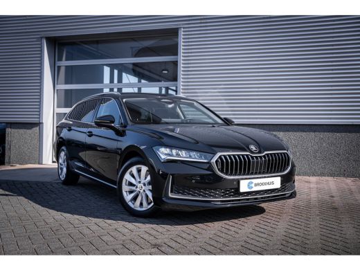 Skoda Superb Combi 1.5 TSI iV First Edition | Achteruitrijcamera | Extra getint glas | Navigatiesysteem ActivLease financial lease