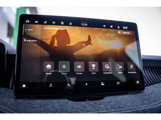 Skoda Superb Combi 1.5 TSI iV First Edition | Achteruitrijcamera | Extra getint glas | Navigatiesysteem ActivLease financial lease