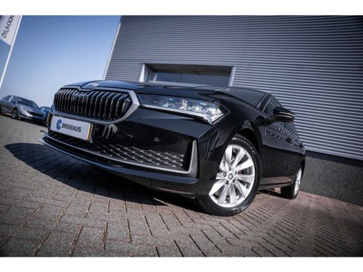 Skoda Superb Combi 1.5 TSI iV First Edition | Achteruitrijcamera | Extra getint glas | Navigatiesysteem ActivLease financial lease