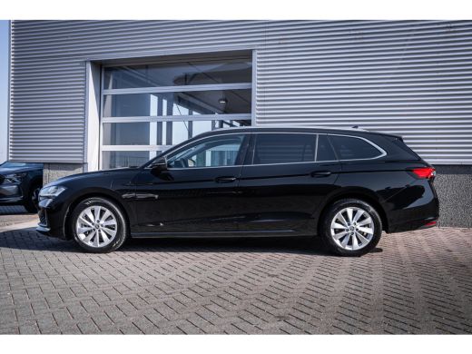 Skoda Superb Combi 1.5 TSI iV First Edition | Achteruitrijcamera | Extra getint glas | Navigatiesysteem ActivLease financial lease