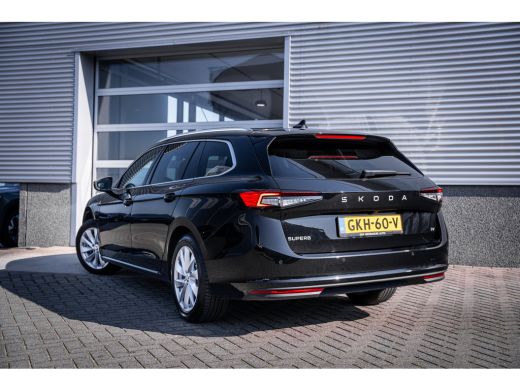 Skoda Superb Combi 1.5 TSI iV First Edition | Achteruitrijcamera | Extra getint glas | Navigatiesysteem ActivLease financial lease