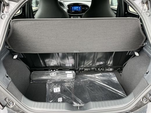 Toyota Aygo 1.0 VVT-i MT Play | Airconditioning | Carplay | Parkeercamera | Adaptive cruise control | ActivLease financial lease