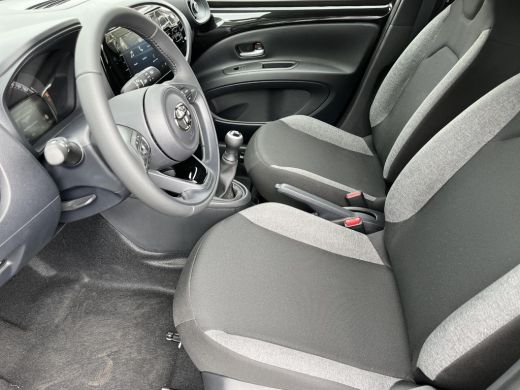 Toyota Aygo 1.0 VVT-i MT Play | Airconditioning | Carplay | Parkeercamera | Adaptive cruise control | ActivLease financial lease