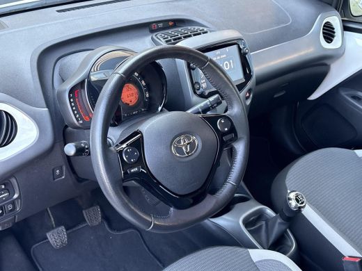 Toyota Aygo 1.0 VVT-i x-play **APPLE CARPLAY/ BEGRENZER/ TOERENTELLER** ActivLease financial lease