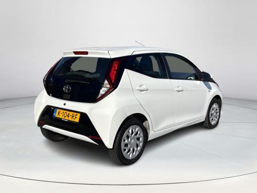 Toyota Aygo 1.0 VVT-i x-play **APPLE CARPLAY/ BEGRENZER/ TOERENTELLER** ActivLease financial lease