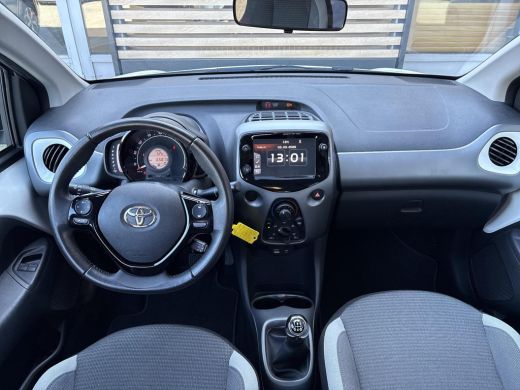 Toyota Aygo 1.0 VVT-i x-play **APPLE CARPLAY/ BEGRENZER/ TOERENTELLER** ActivLease financial lease