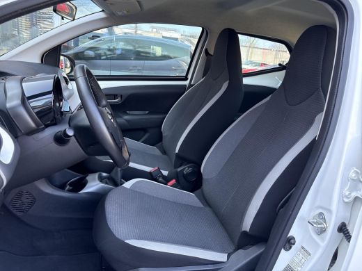 Toyota Aygo 1.0 VVT-i x-play **APPLE CARPLAY/ BEGRENZER/ TOERENTELLER** ActivLease financial lease