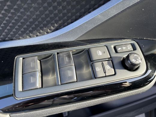 Toyota C-HR 2.0 Hybrid First Edition | All-in prijs | Automaat | Apple/Android auto ActivLease financial lease