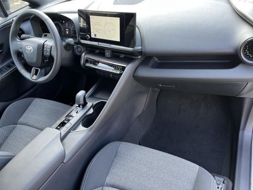 Toyota C-HR 2.0 Plug-in Hybrid 220 Dynamic | Shimmering silver metallic | Nieuw uit voorraad leverbaar | ActivLease financial lease