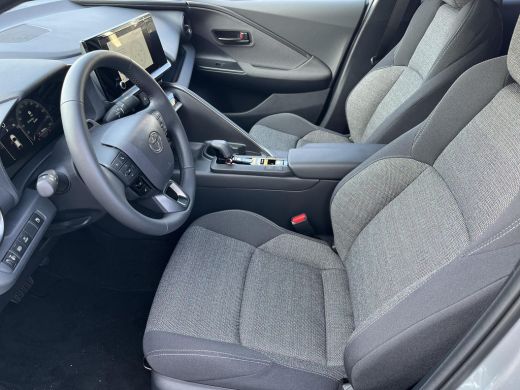 Toyota C-HR 2.0 Plug-in Hybrid 220 Dynamic | Shimmering silver metallic | Nieuw uit voorraad leverbaar | ActivLease financial lease