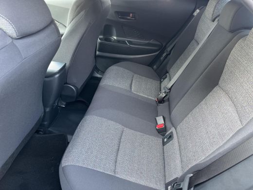 Toyota C-HR 2.0 Plug-in Hybrid 220 Dynamic | Shimmering silver metallic | Nieuw uit voorraad leverbaar | ActivLease financial lease