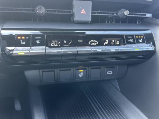 Toyota C-HR 2.0 Plug-in Hybrid 220 Dynamic | Shimmering silver metallic | Nieuw uit voorraad leverbaar | ActivLease financial lease