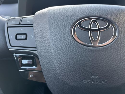 Toyota C-HR 2.0 Plug-in Hybrid 220 Dynamic | Shimmering silver metallic | Nieuw uit voorraad leverbaar | ActivLease financial lease