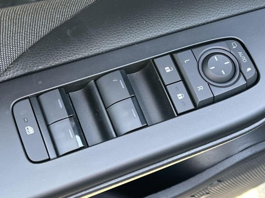 Toyota C-HR 2.0 Plug-in Hybrid 220 Dynamic | Shimmering silver metallic | Nieuw uit voorraad leverbaar | ActivLease financial lease