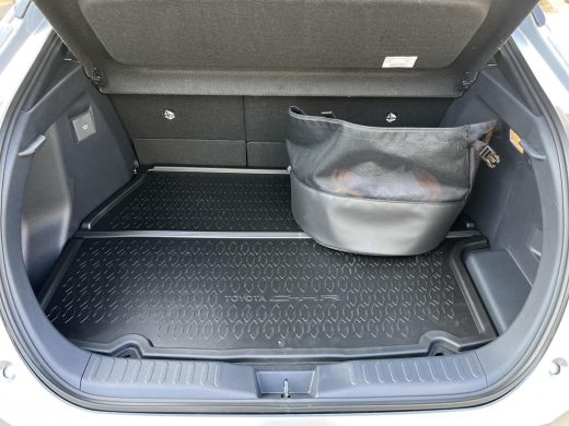 Toyota C-HR 2.0 Plug-in Hybrid 220 Dynamic | Shimmering silver metallic | Nieuw uit voorraad leverbaar | ActivLease financial lease