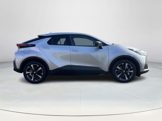 Toyota C-HR 2.0 Plug-in Hybrid 220 Dynamic | Shimmering silver metallic | Nieuw uit voorraad leverbaar | ActivLease financial lease