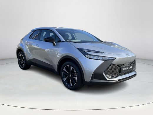 Toyota C-HR 2.0 Plug-in Hybrid 220 Dynamic | Shimmering silver metallic | Nieuw uit voorraad leverbaar | ActivLease financial lease