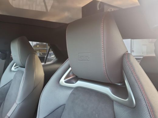 Toyota C-HR 2.0 Plug-in Hybrid 220 GR SPORT **NIEUWE AUTO/ PLUG IN HYBRIDE/ DIRECT LEVERBAAR** ActivLease financial lease