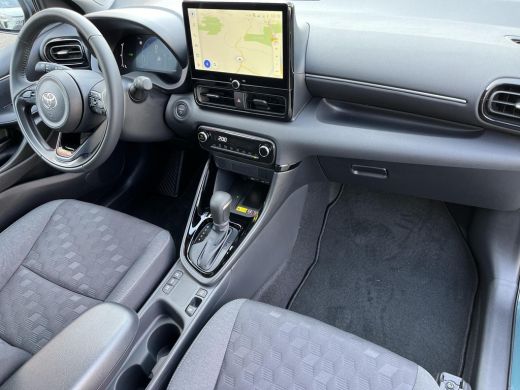 Toyota Yaris 1.5 Hybrid 115 Dynamic | Forest green metallic | Nieuw uit voorraad leverbaar | ActivLease financial lease