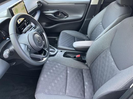 Toyota Yaris 1.5 Hybrid 115 Dynamic | Forest green metallic | Nieuw uit voorraad leverbaar | ActivLease financial lease