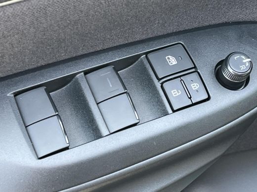 Toyota Yaris 1.5 Hybrid 115 Dynamic | Forest green metallic | Nieuw uit voorraad leverbaar | ActivLease financial lease