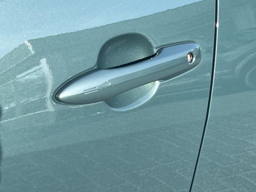 Toyota Yaris 1.5 Hybrid 115 Dynamic | Forest green metallic | Nieuw uit voorraad leverbaar | ActivLease financial lease