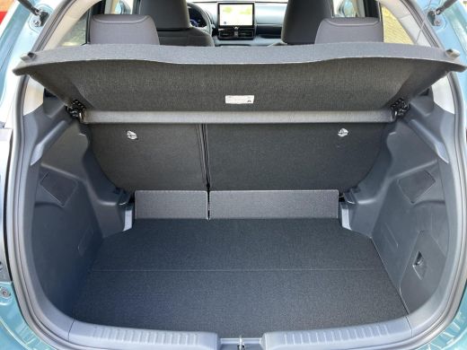 Toyota Yaris 1.5 Hybrid 115 Dynamic | Forest green metallic | Nieuw uit voorraad leverbaar | ActivLease financial lease