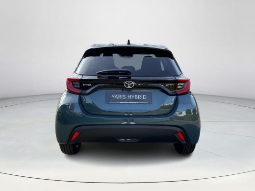 Toyota Yaris 1.5 Hybrid 115 Dynamic | Forest green metallic | Nieuw uit voorraad leverbaar | ActivLease financial lease
