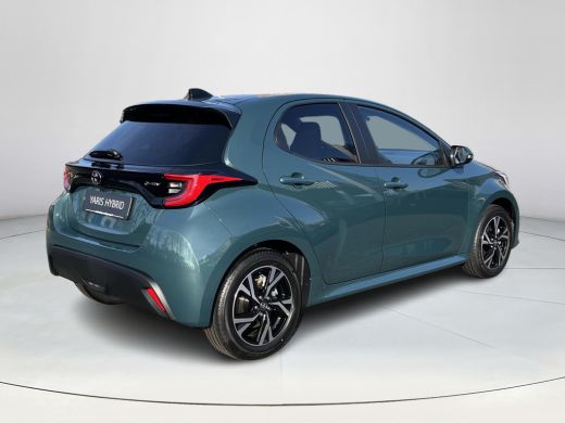 Toyota Yaris 1.5 Hybrid 115 Dynamic | Forest green metallic | Nieuw uit voorraad leverbaar | ActivLease financial lease