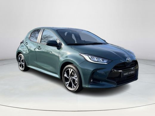 Toyota Yaris 1.5 Hybrid 115 Dynamic | Forest green metallic | Nieuw uit voorraad leverbaar | ActivLease financial lease
