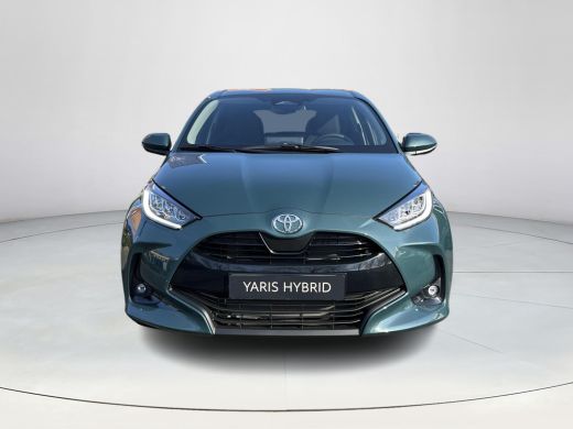 Toyota Yaris 1.5 Hybrid 115 Dynamic | Forest green metallic | Nieuw uit voorraad leverbaar | ActivLease financial lease