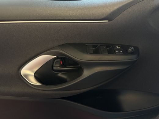 Toyota Yaris 1.5 HYBRID STOEL/STUUR VERW CARPLAY CAMERA LMV ADAP.CRUISE ✅ Top Auto's Wijchen , Al 30 Jaar verk... ActivLease financial lease