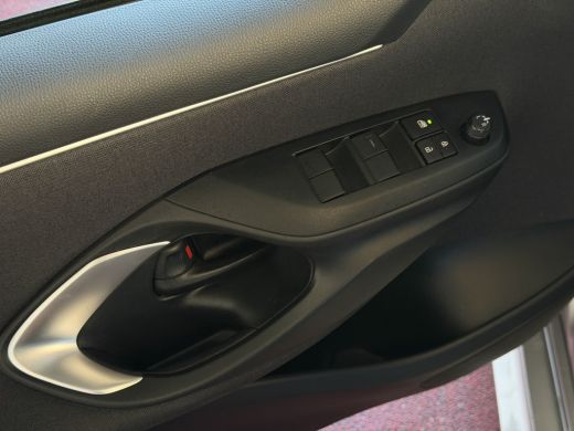 Toyota Yaris 1.5 HYBRID STOEL/STUUR VERW CARPLAY CAMERA LMV ADAP.CRUISE ✅ Top Auto's Wijchen , Al 30 Jaar verk... ActivLease financial lease