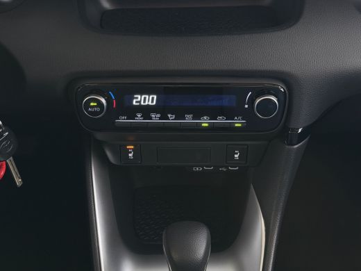 Toyota Yaris 1.5 HYBRID STOEL/STUUR VERW CARPLAY CAMERA LMV ADAP.CRUISE ✅ Top Auto's Wijchen , Al 30 Jaar verk... ActivLease financial lease