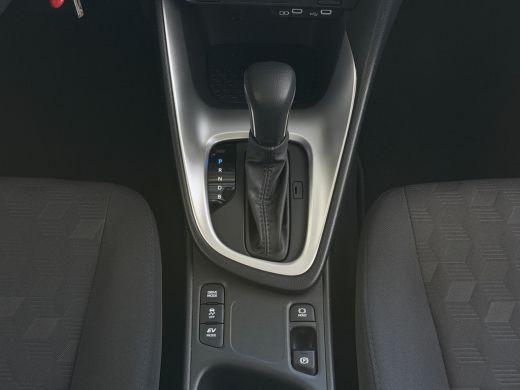 Toyota Yaris 1.5 HYBRID STOEL/STUUR VERW CARPLAY CAMERA LMV ADAP.CRUISE ✅ Top Auto's Wijchen , Al 30 Jaar verk... ActivLease financial lease