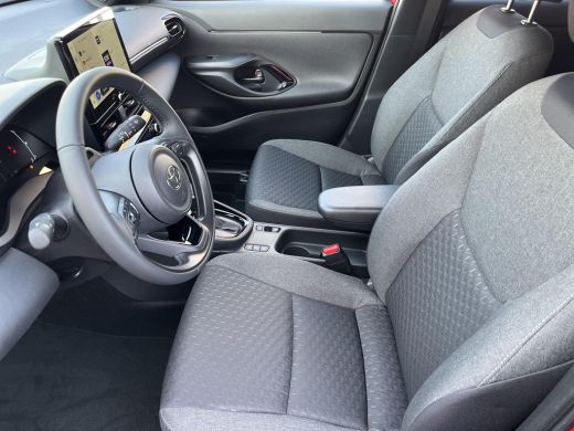 Toyota Yaris Cross 1.5 Hybrid 130 Dynamic | Emotional red premium metallic | 2026 model | Nieuw uit voorraad leverba... ActivLease financial lease