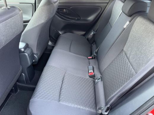 Toyota Yaris Cross 1.5 Hybrid 130 Dynamic | Emotional red premium metallic | 2026 model | Nieuw uit voorraad leverba... ActivLease financial lease