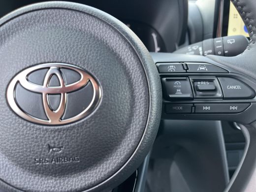 Toyota Yaris Cross 1.5 Hybrid 130 Dynamic | Emotional red premium metallic | 2026 model | Nieuw uit voorraad leverba... ActivLease financial lease