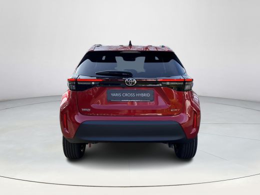 Toyota Yaris Cross 1.5 Hybrid 130 Dynamic | Emotional red premium metallic | 2026 model | Nieuw uit voorraad leverba... ActivLease financial lease