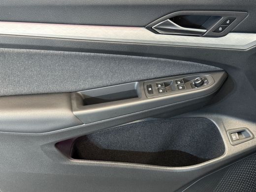 Volkswagen Golf 1.5 204pk eHybrid Life Edition Licht en Zicht Pakket incl. Light Assist | Parkeerassistent 'Park ... ActivLease financial lease