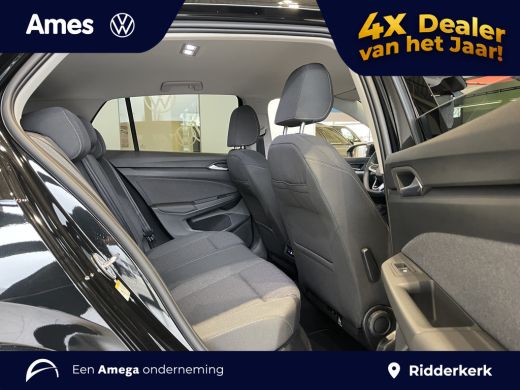 Volkswagen Golf Life Edition 1.5 eHybrid 204 PK | Private lease vanaf &euro;489,- | Automaat | Sfeerverlichting | 17''... ActivLease financial lease