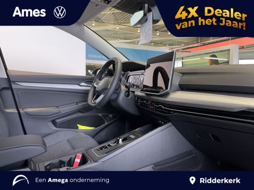 Volkswagen Golf Life Edition 1.5 eHybrid 204 PK | Private lease vanaf &euro;489,- | Automaat | Sfeerverlichting | 17''... ActivLease financial lease