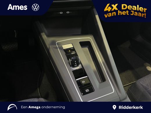 Volkswagen Golf Life Edition 1.5 eHybrid 204 PK | Private lease vanaf &euro;489,- | Automaat | Sfeerverlichting | 17''... ActivLease financial lease