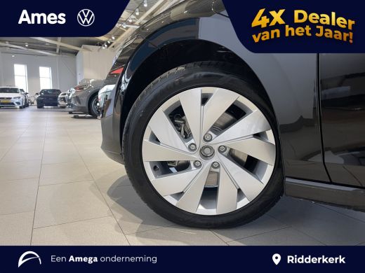 Volkswagen Golf Life Edition 1.5 eHybrid 204 PK | Private lease vanaf &euro;489,- | Automaat | Sfeerverlichting | 17''... ActivLease financial lease