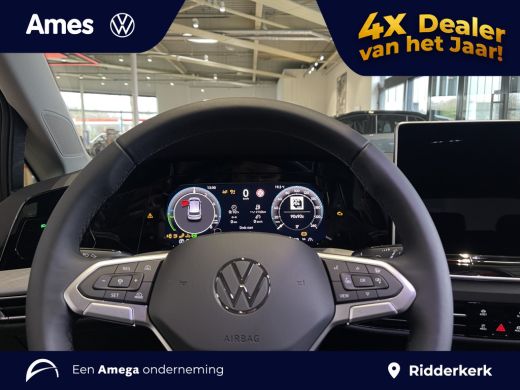 Volkswagen Golf Life Edition 1.5 eHybrid 204 PK | Private lease vanaf &euro;489,- | Automaat | Sfeerverlichting | 17''... ActivLease financial lease