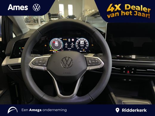 Volkswagen Golf Life Edition 1.5 eHybrid 204 PK | Private lease vanaf &euro;489,- | Automaat | Sfeerverlichting | 17''... ActivLease financial lease
