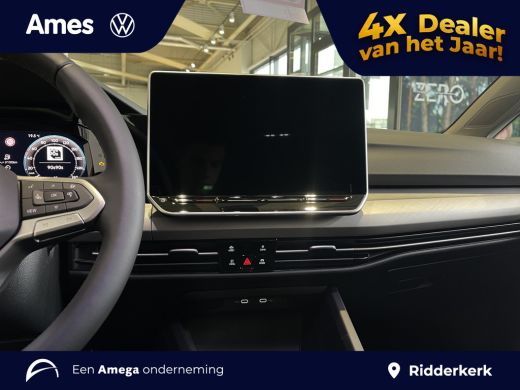 Volkswagen Golf Life Edition 1.5 eHybrid 204 PK | Private lease vanaf &euro;489,- | Automaat | Sfeerverlichting | 17''... ActivLease financial lease