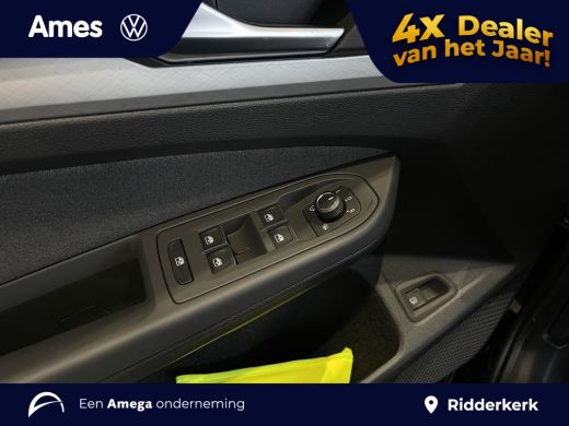 Volkswagen Golf Life Edition 1.5 eHybrid 204 PK | Private lease vanaf &euro;489,- | Automaat | Sfeerverlichting | 17''... ActivLease financial lease