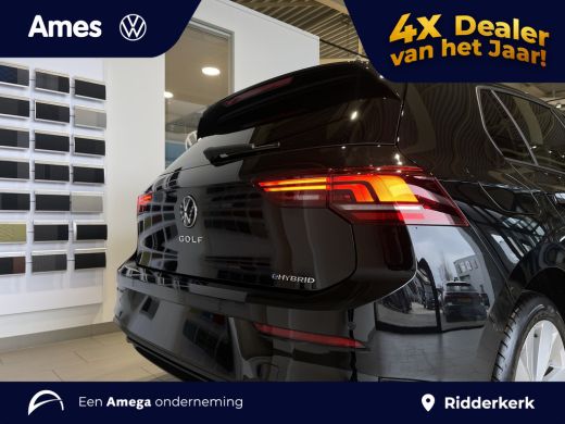 Volkswagen Golf Life Edition 1.5 eHybrid 204 PK | Private lease vanaf &euro;489,- | Automaat | Sfeerverlichting | 17''... ActivLease financial lease