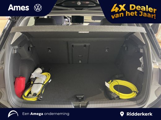 Volkswagen Golf Life Edition 1.5 eHybrid 204 PK | Private lease vanaf &euro;489,- | Automaat | Sfeerverlichting | 17''... ActivLease financial lease